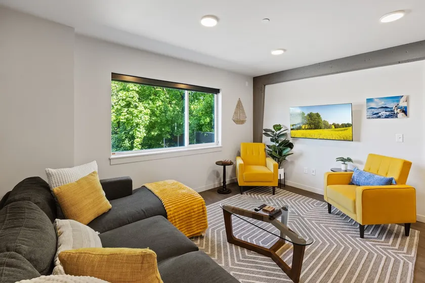 Your Stylish Retreat awaits, Free secure Parking - Image 1