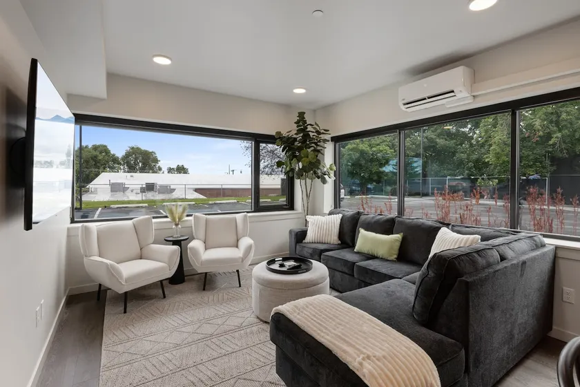Lounge in Luxury - Image 1