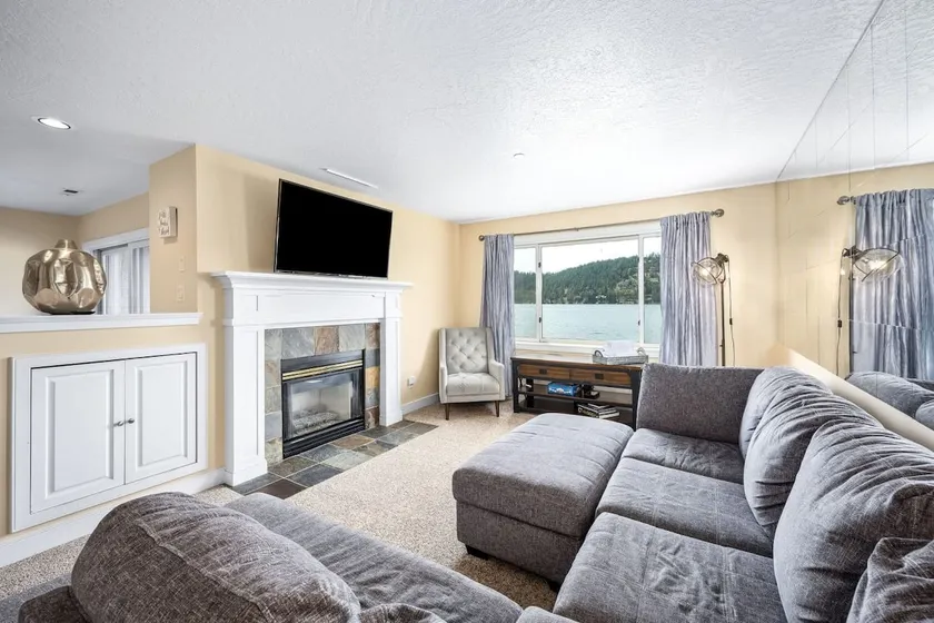 Lakefront Condo with Stunning Views - Image 1