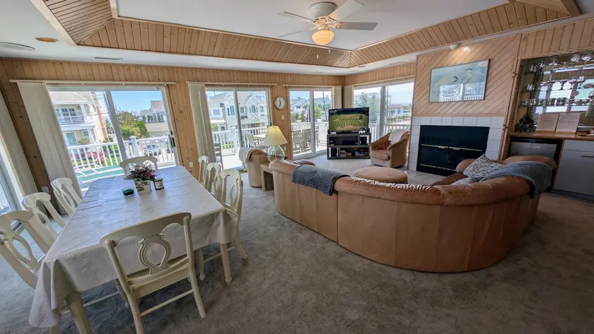 Just Off Beach Block Relaxing Family Home w/ L2 EV - Image 1