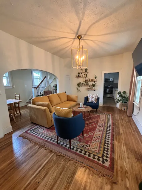Cozy Cottage on Spring - Image 1