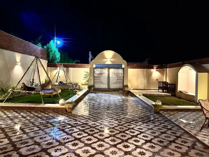 West Bank Luxury Home Sleeps 8 with Pool - Image 1