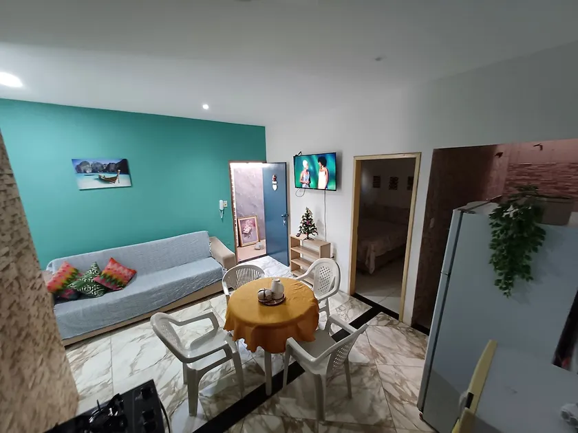 2 Bedroom Apartment with Ensuite and Balcony - 5 min from the Square - Image 1