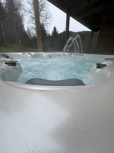 Old School Garden & Private Jacuzzi - Image 1