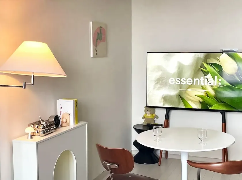 Pilleat Home / Free Parking / 1 minute from Jungangno Station / Dongseongno / Netflix / Blackout Curtain / Late Check-out - Image 1