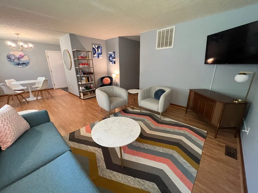 Walk to IU • Private Deck•Playground •No Fees! - Image 1