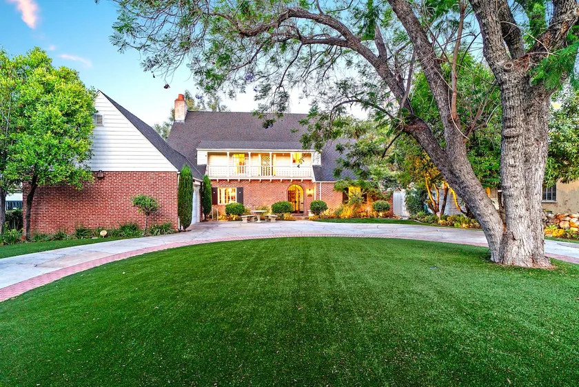 5-Min Walk to Rose Bowl- Luxe Estate! - Image 1