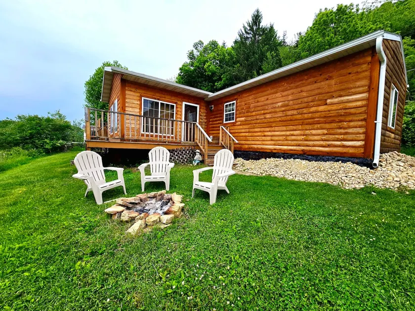 Beaver Cabin w/ hot tub - Image 1