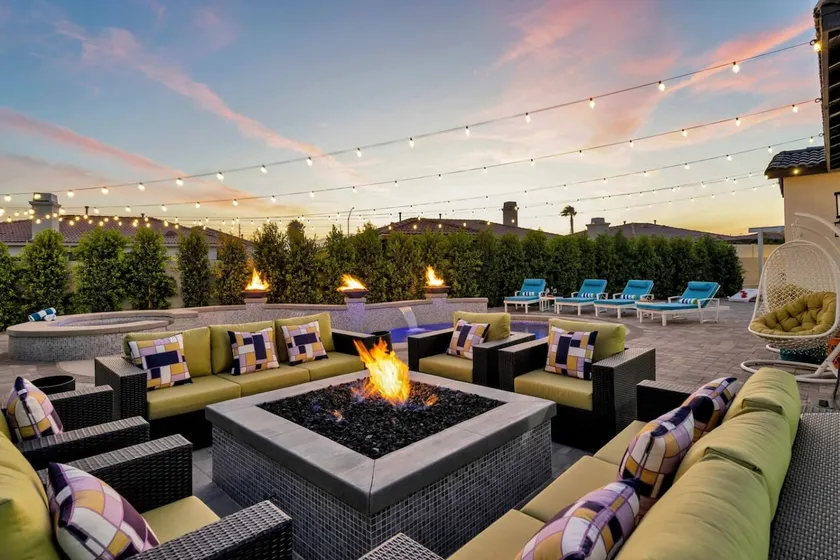 New+Modern/Pool/Spa/Gameroom/Poker/Massage chair - Image 1