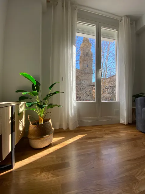 Accommodation in the heart of the city with Wi-Fi and A/C - Image 1