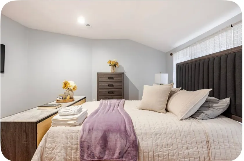 Modern 1BR Near NYC Train • Free Parking/Fast WiFi - Image 1