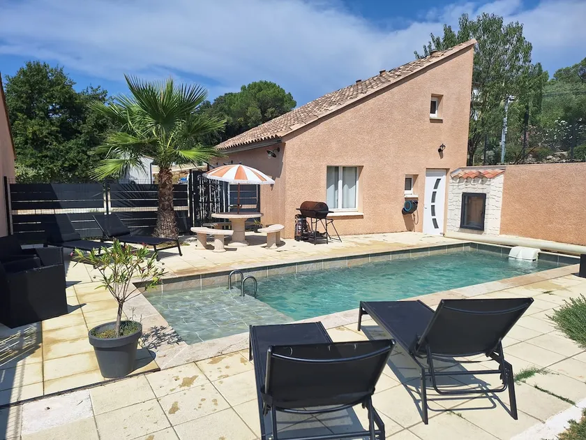 house with pool in the countryside - Image 1