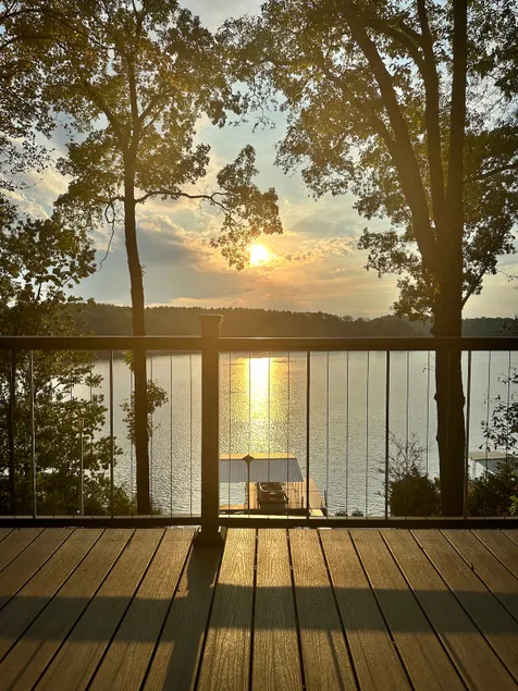 Amazing sunsets, boat dock, kayaks, deep water! - Image 1