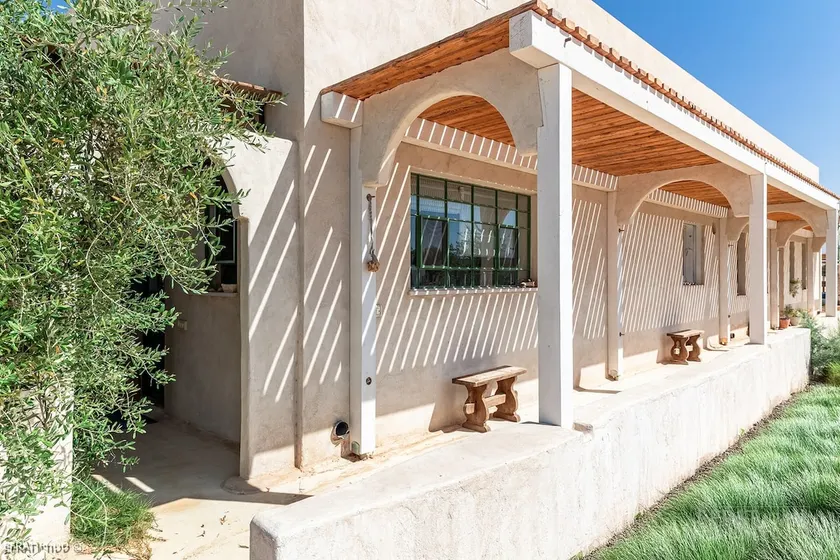 A cottage under the stars and a luxurious kitchen - Image 1