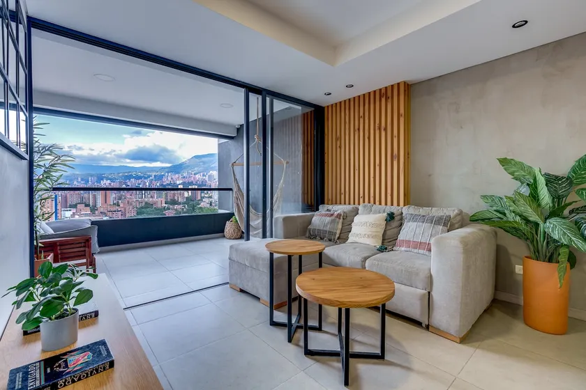 Oasis on the 20th Floor: Views, Jacuzzi and Gym - Image 1