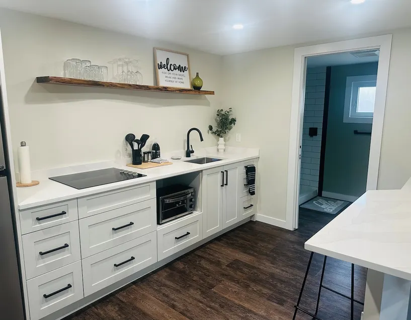Port Beach Retreat - Modern & Cozy Stay! - Image 1