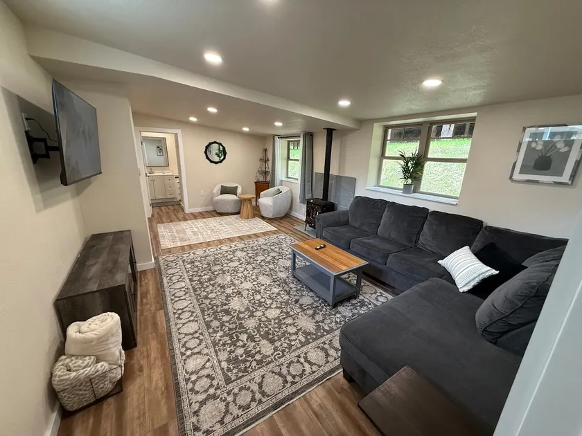 Coastal Hideout, 5 bedroom Hot Tub, Pool Table - Image 1