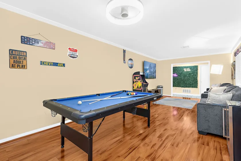 Pool Table | Arcade | Grill | Parking | 1GB WiFi - Image 1