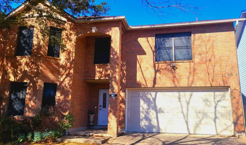 3BR Fun Retreat: Game Room & Attractions Nearby! - Image 1