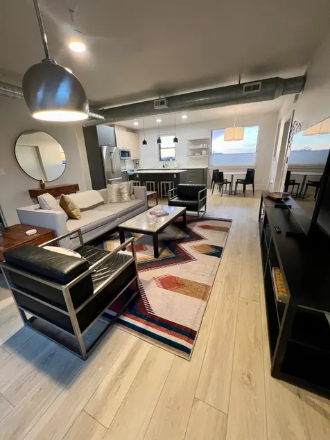 Bozeman View Apartment - Image 1