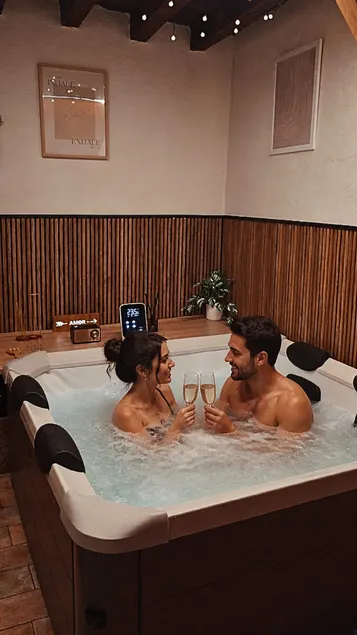 House with a romantic hot tub – La Casita De Albino - Image 1