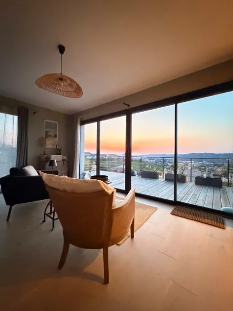 The Elegant: Comfort, Air Cond & Breathtaking View - Image 1