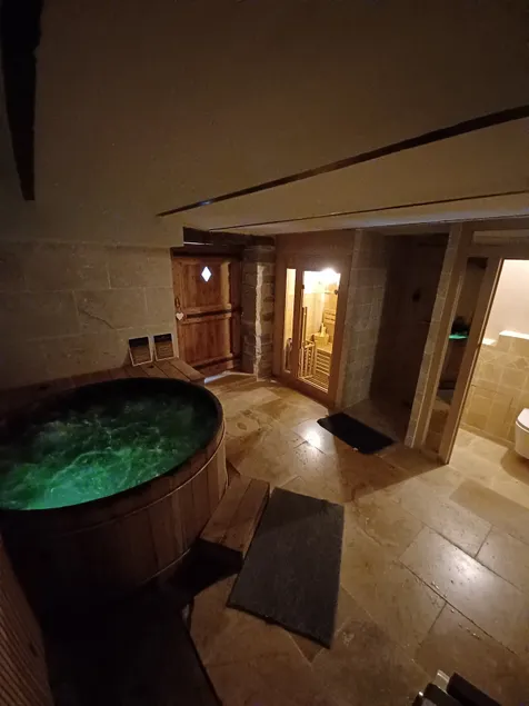 Suite Insolite deluxe Spa/Sauna - Image 1