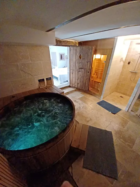 Suite Insolite deluxe Spa/Sauna - Image 1