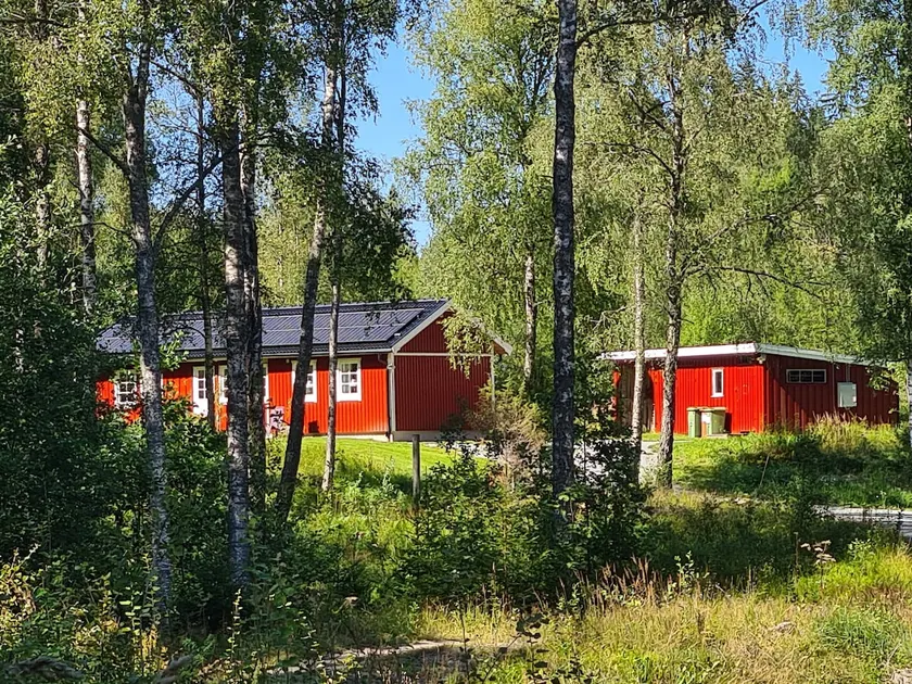 Cabin in scenic area - Image 1