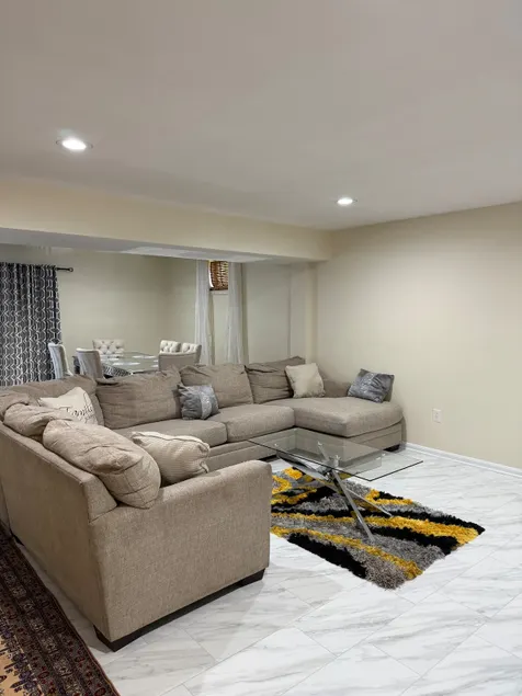 Gorgeous Lower Level Suite - Image 1