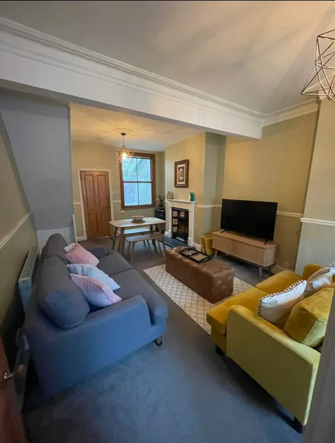 Cozy 2-bedroom pied-à-terre in York - Image 1