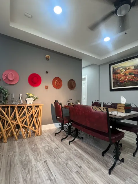 Chicago 4BR Home with 10 Beds – Sleeps a Crowd - Image 1