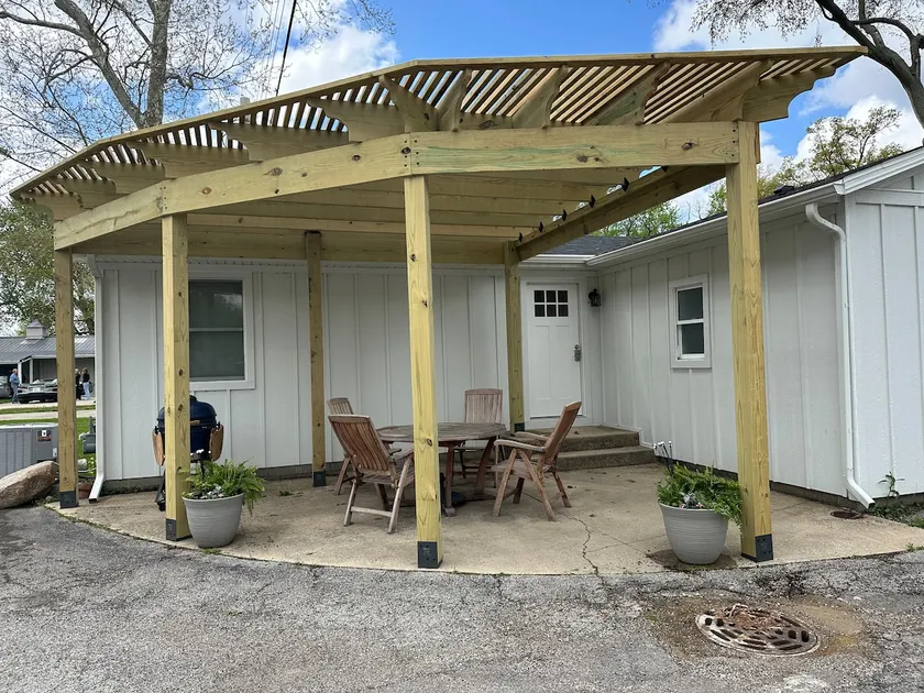 CREW House #lakeside #hottub #Parents&Kids love - Image 1
