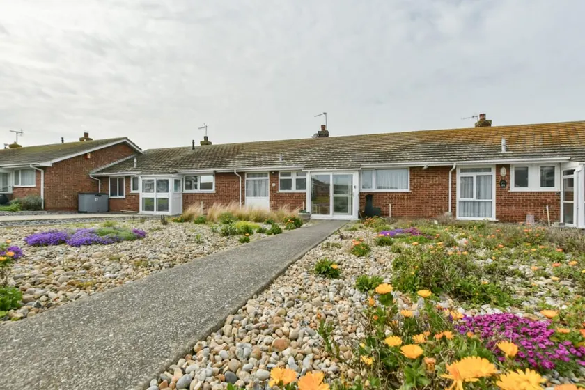 Amazing Beachside 2BD Family Home with Garden - Image 1