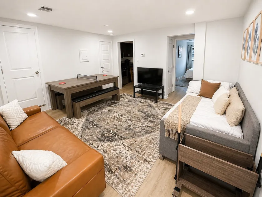 Near museums & amtrak + PingPong &Pool +St Parking - Image 1
