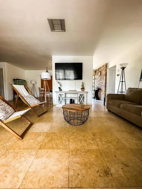 Beautiful 3 BR Lakefront Home w/ Kayak&paddleboard - Image 1