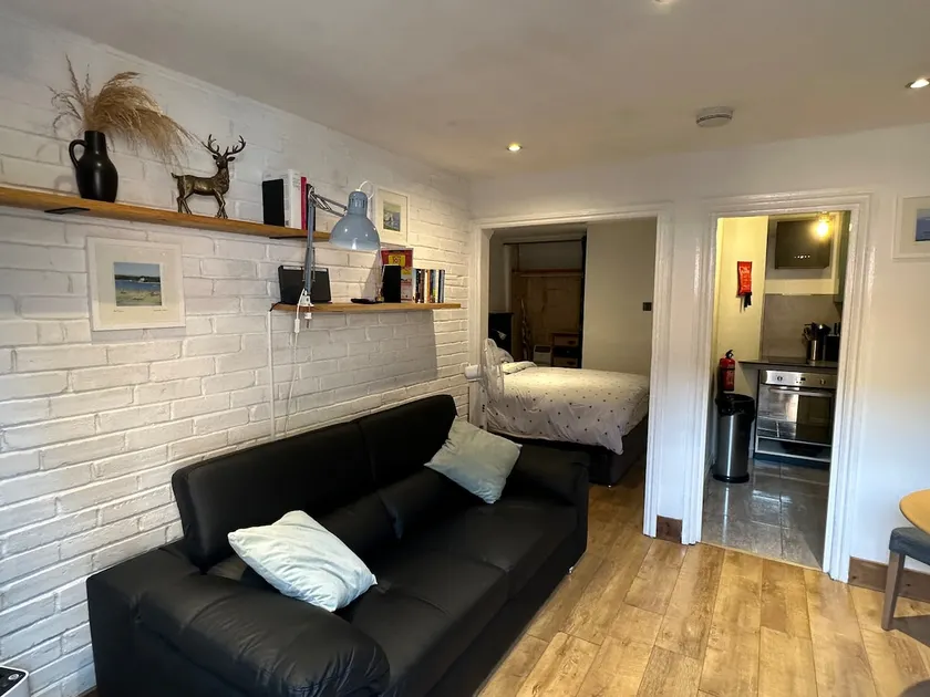 Wimborne Town Apartment - Image 1