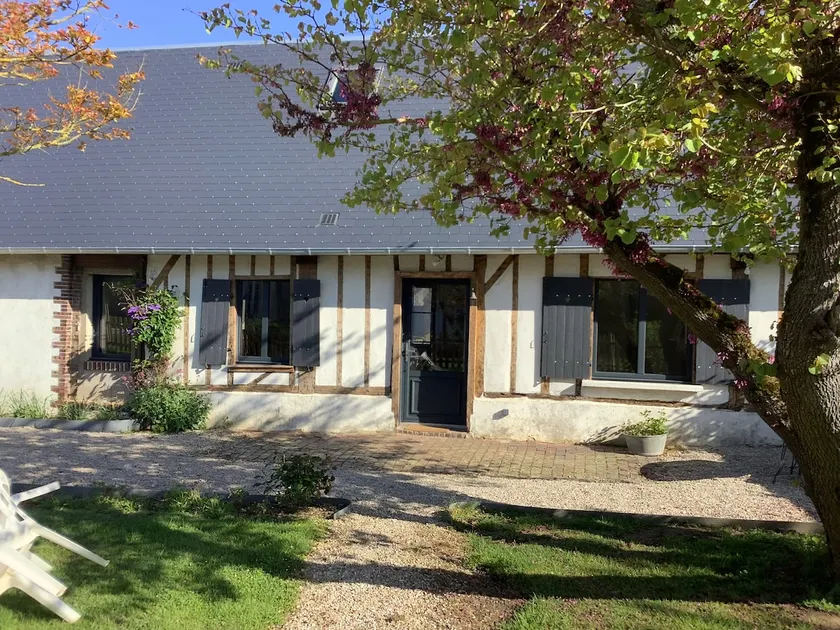 Entire country house - Image 1