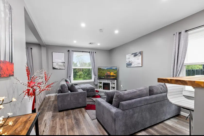 Cozy S. Buffalo Retreat - 10 mins to Bills Stadium - Image 1