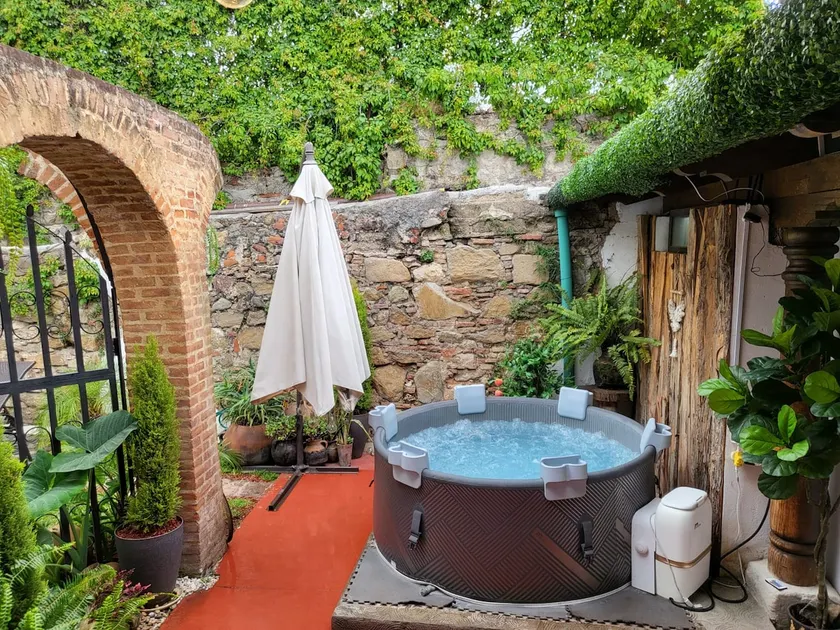 Your historic hideaway in the heart of Antigua - Image 1