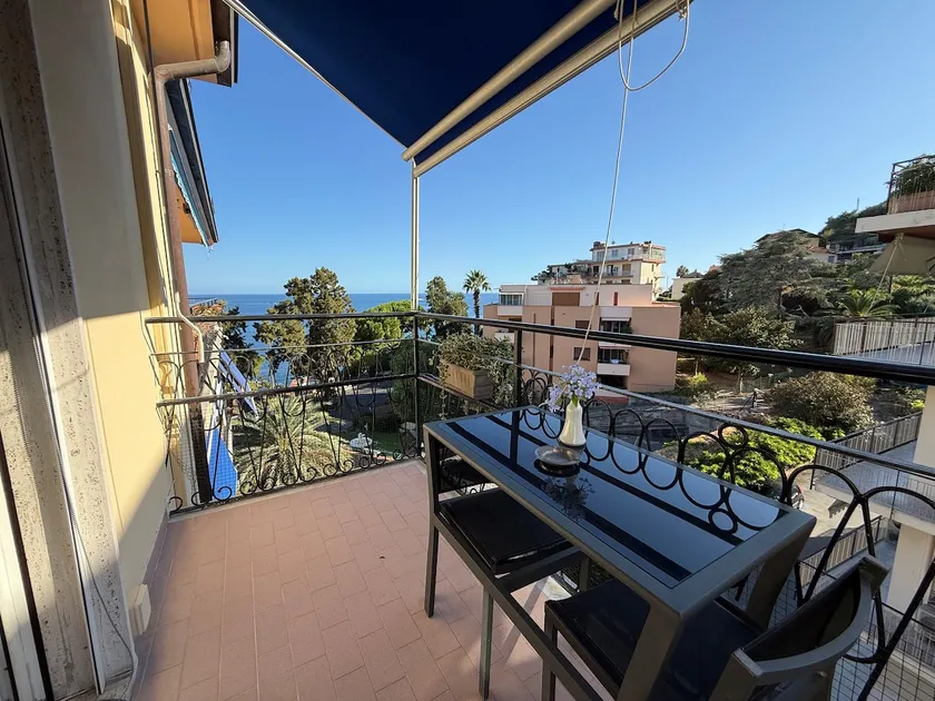 5 min walk to the beach, AC and Private Parking - Image 1