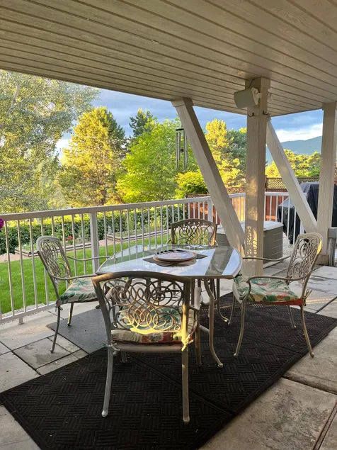 Prime, quiet location; full kitchen; patio; EVplug - Image 1