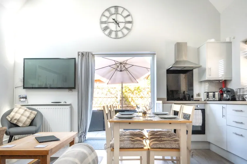 Beautiful home from home- 𝙁𝙍𝙀𝙀 𝙥𝙖𝙧𝙠𝙞𝙣𝙜. - Image 1