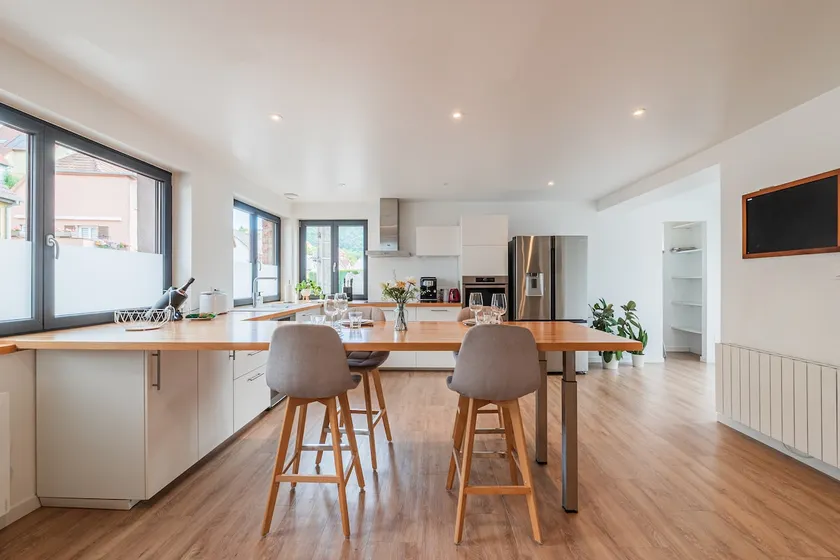 Modern and bright apartment with two bedrooms. - Image 1