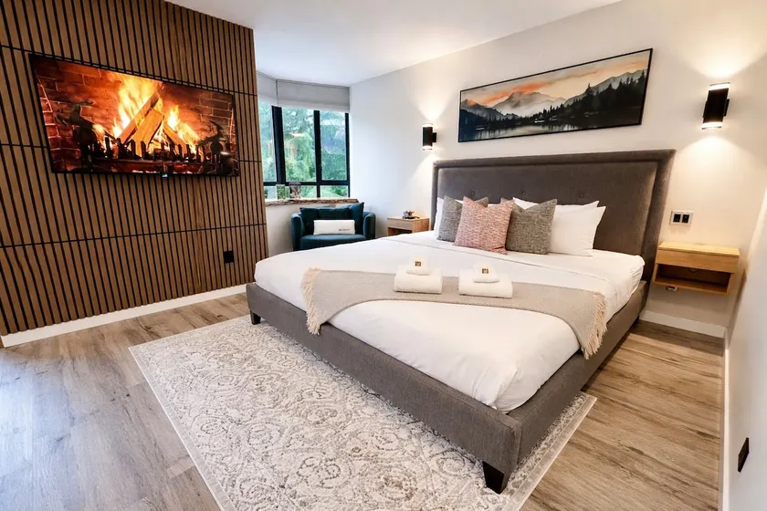 Village Penthouse Studio/KingBed/Pool/Hottub/Sauna - Image 1