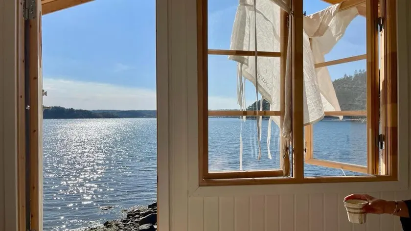 Seaside dream with jetty & guest cottage - Image 1