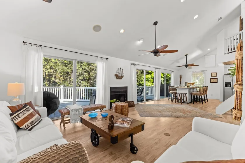 Vero Beach cottage, king bed, 300 ft to pvt beach - Image 1