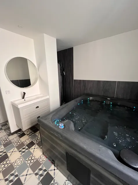 Furnished with unlimited spa near Mont Saint Michel - Image 1