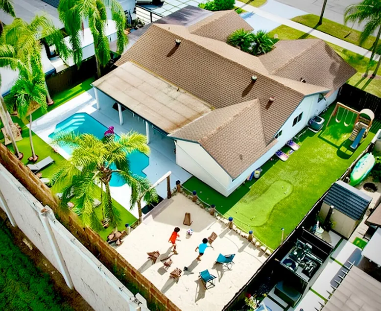 Oasis & Art / Artificial Beach / Heated Pool / Mini Golf - Image 1