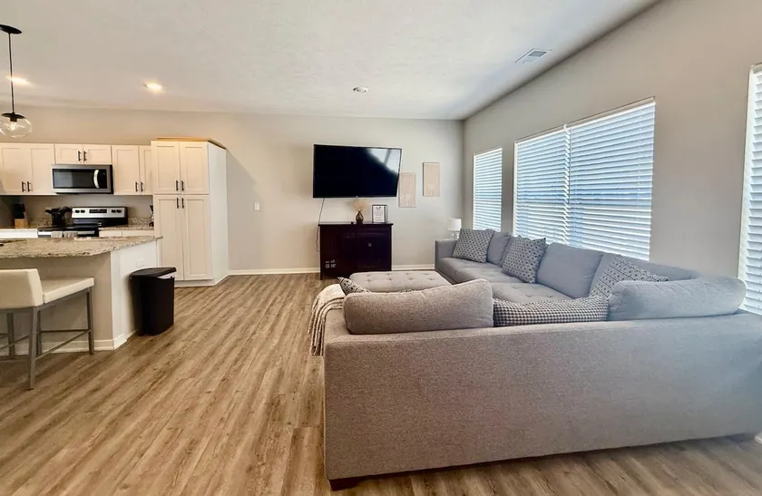 Meadowlark- townhouse- elkhorn- garage - Image 1